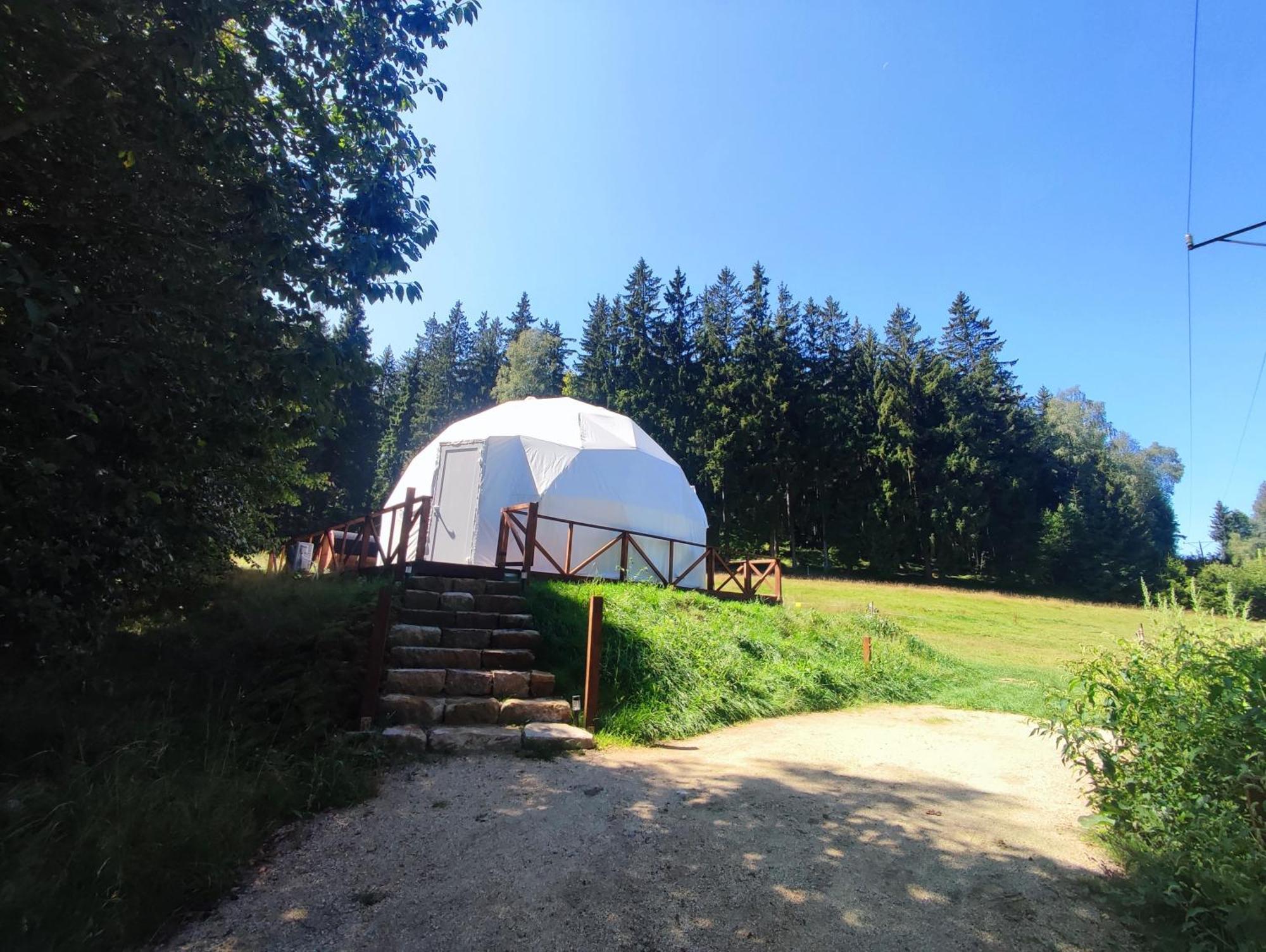 Forrest Glamp Hotell Mieroszow Eksteriør bilde